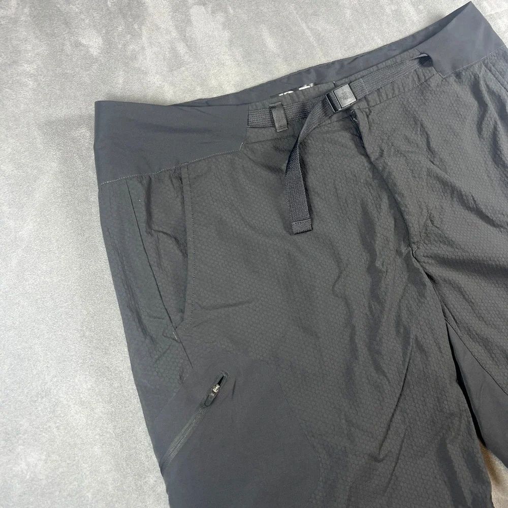 The North Face Mens Black Honeycomb Hiking Shorts Belted Size 38